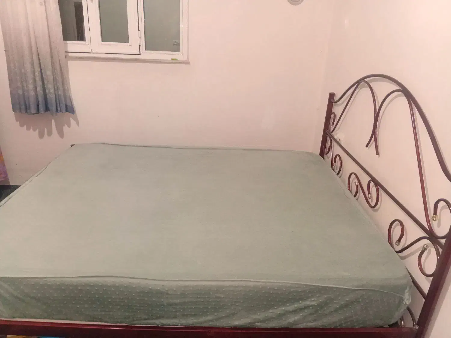 تخت وتشک|تشک تختخواب|لیسار, |دیوار