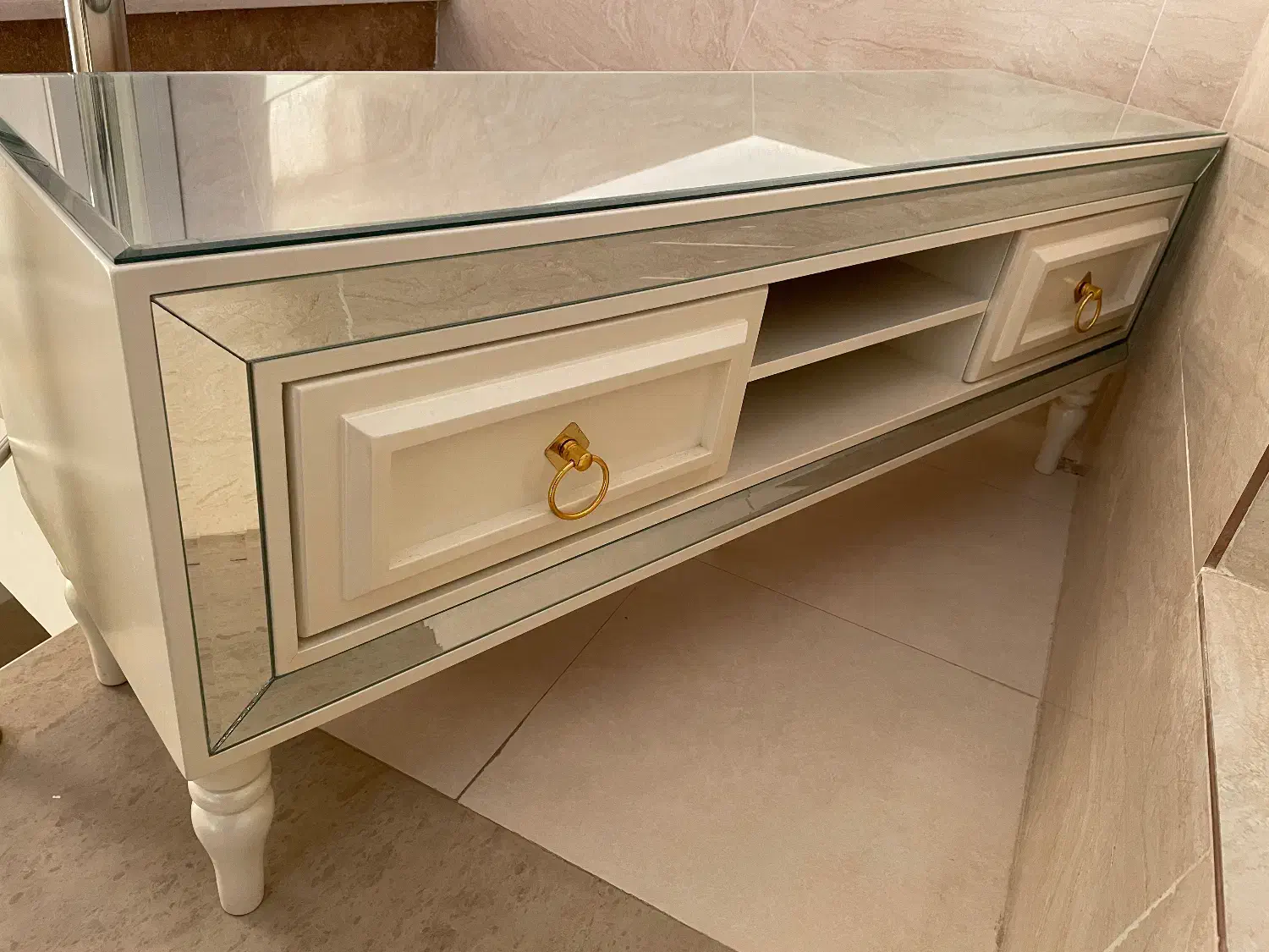 میز تی وی کاملا سالم در حد نو|میز تلویزیون|گرمسار, |دیوار