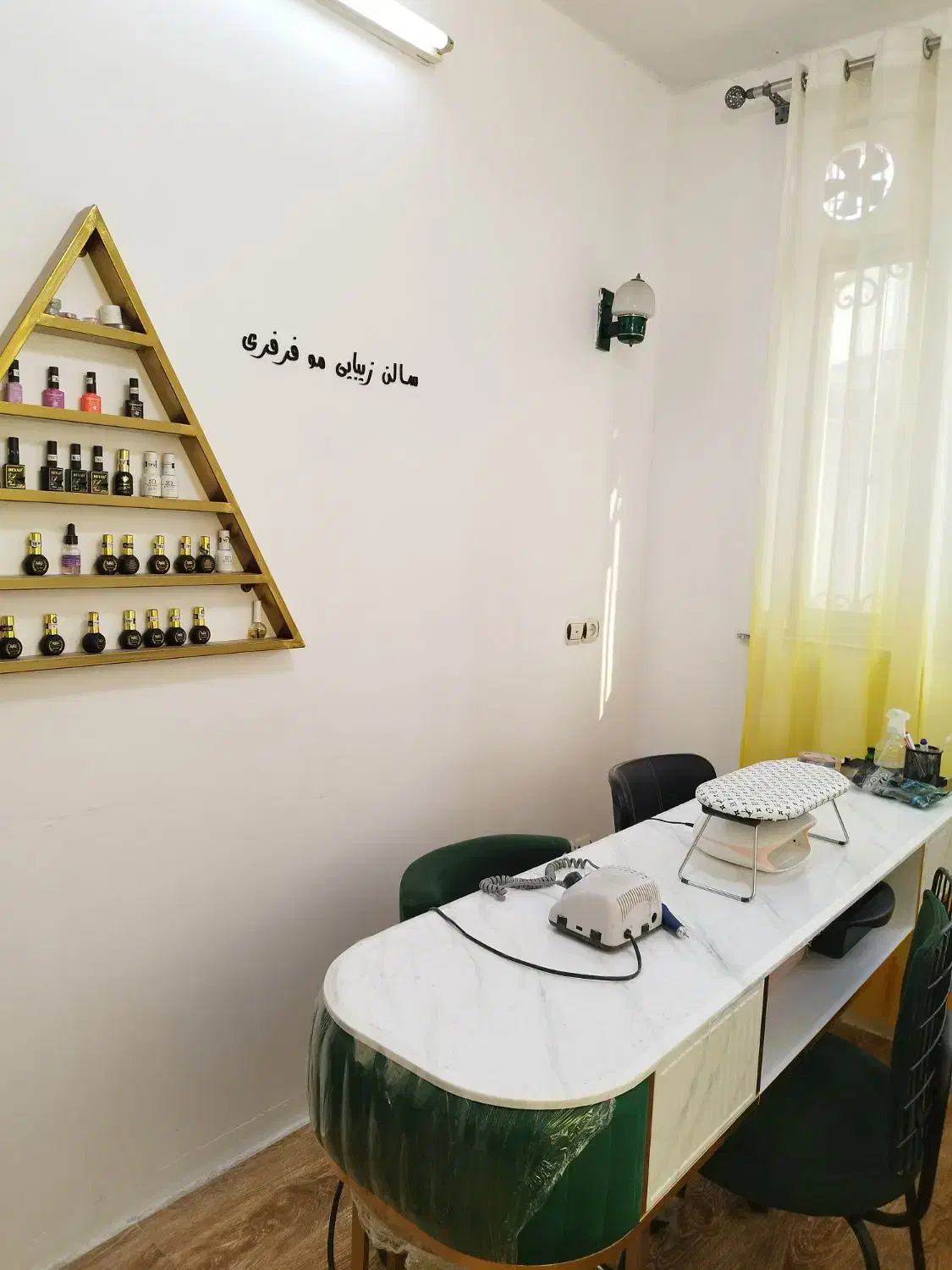 جذب نیرو در سالن زیبایی|آرایشگاه و سالنهای زیبایی|رودسر, |دیوار