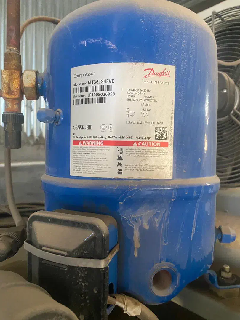 سردخانه بزرگ|ماشین‌آلات صنعتی|بافق, |دیوار