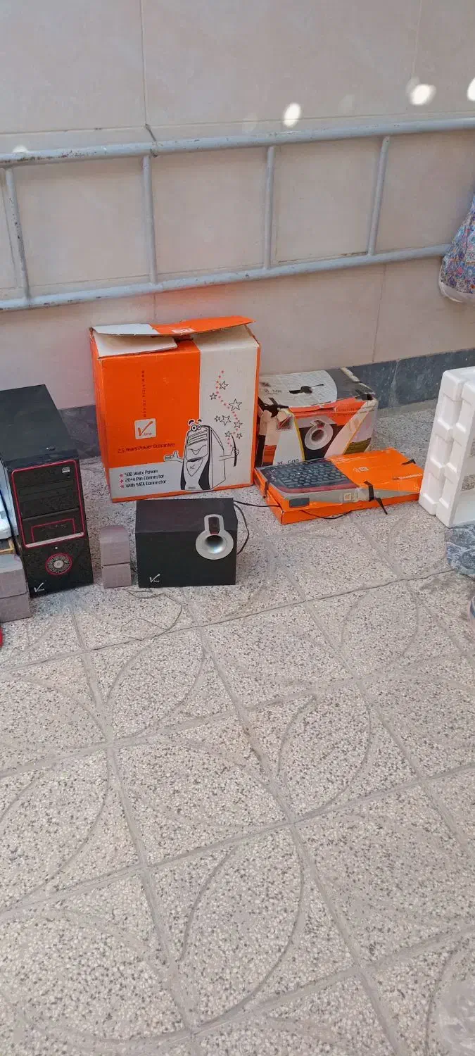 کامپیوتر در حد نو|رایانه رومیزی|زرندیه, |دیوار