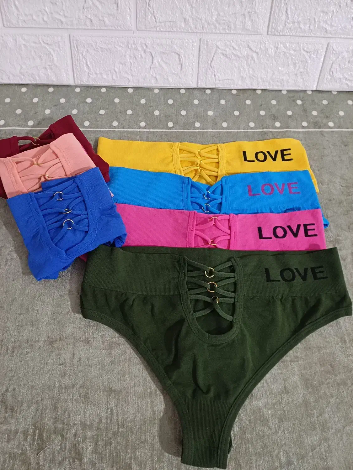 لباس زیر|لباس|گرگان, |دیوار