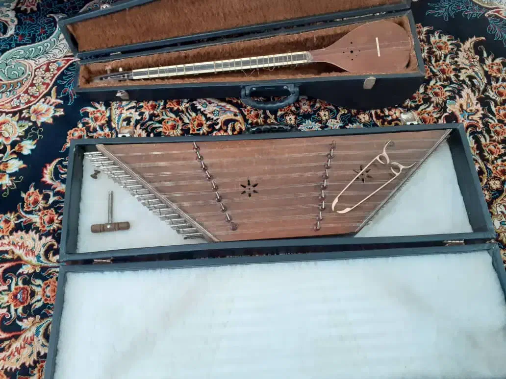 سنتور وسه تار در حد نو|سازهای سنتی|رامسر, |دیوار