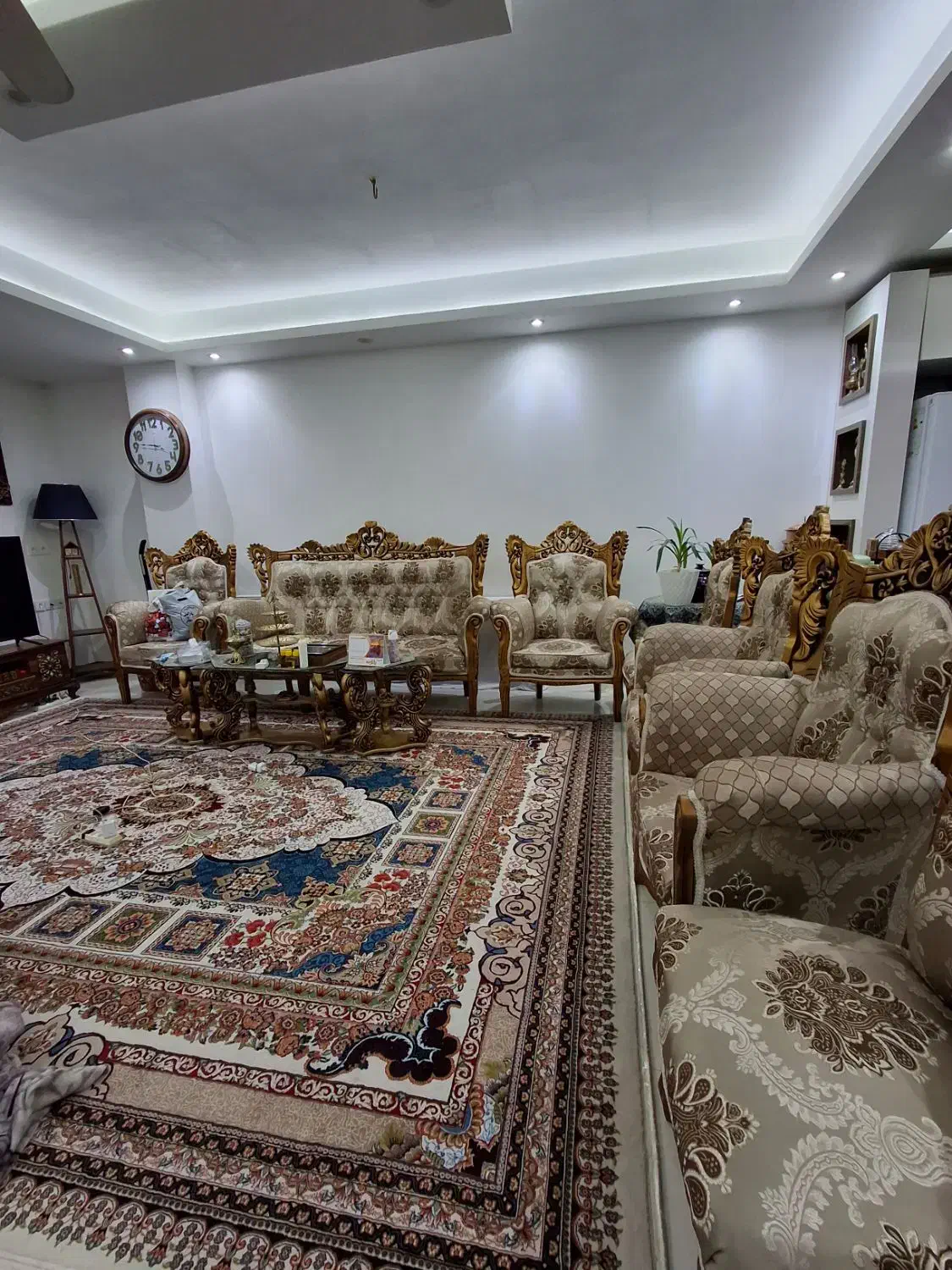 مبل ۹ نفره سلطنتی|مبلمان خانگی و میز عسلی|آزادشهر, |دیوار