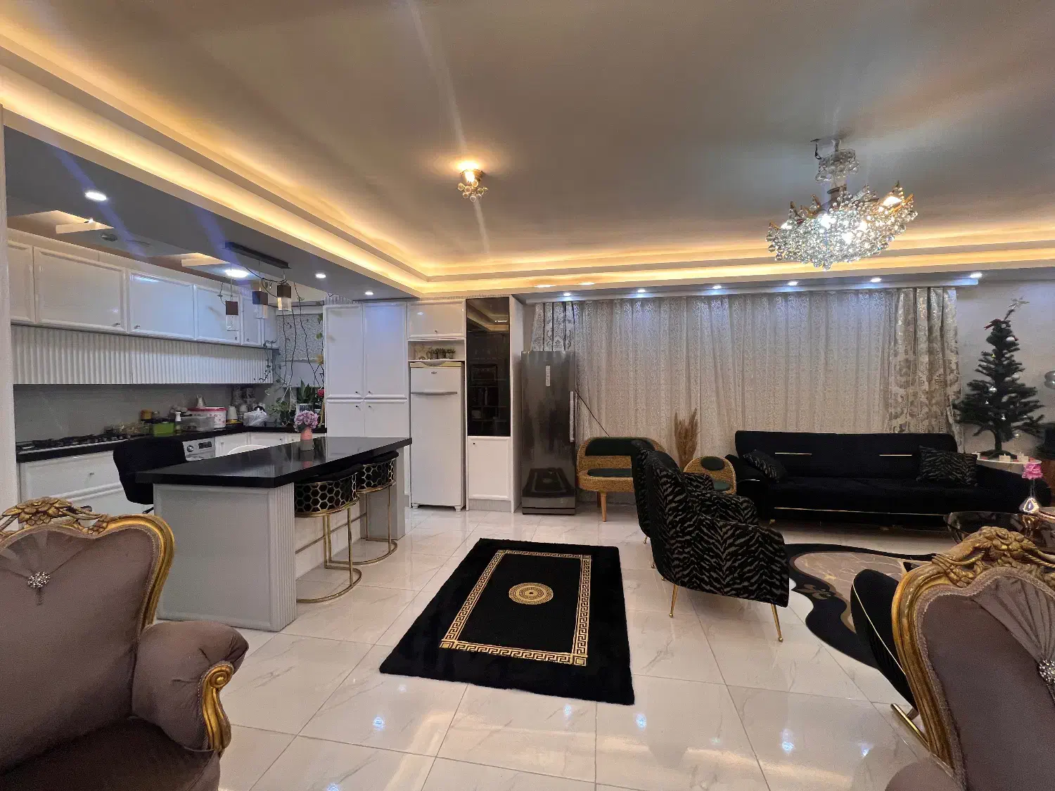 فروش واحد۱۶۰متری فول امکانات نوساز،چهار راه مرادی|فروش آپارتمان|بندرعباس, |دیوار