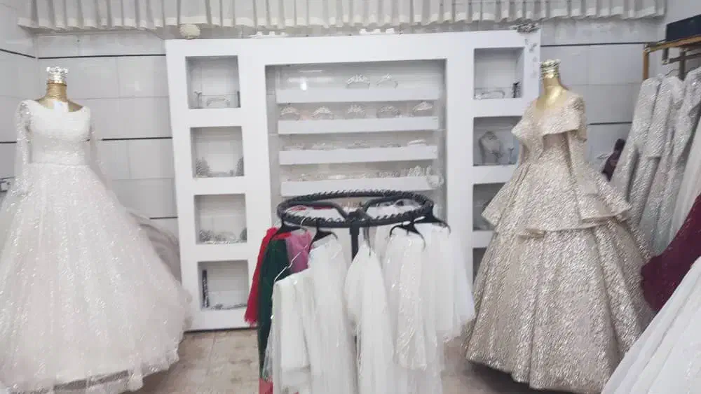 واگذاری،فروش وسایل مزون عروس.بابیش ۱۲سال سابقه|لباس|قروه, |دیوار