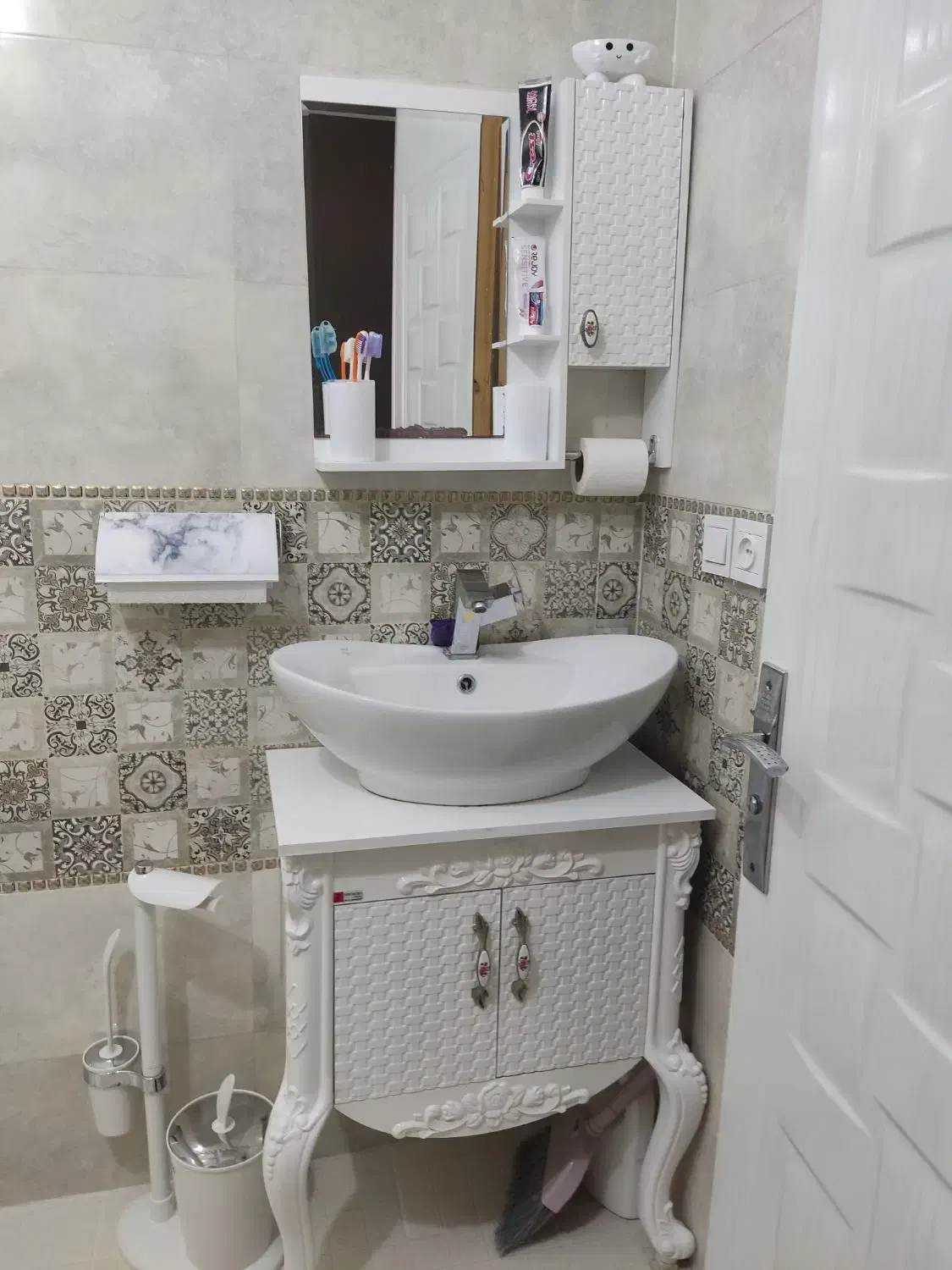 روشویی کابینتی همراه اینه کاملا سالم|لوازم سرویس بهداشتی|پاکدشت, پاکدشت (مامازند)|دیوار