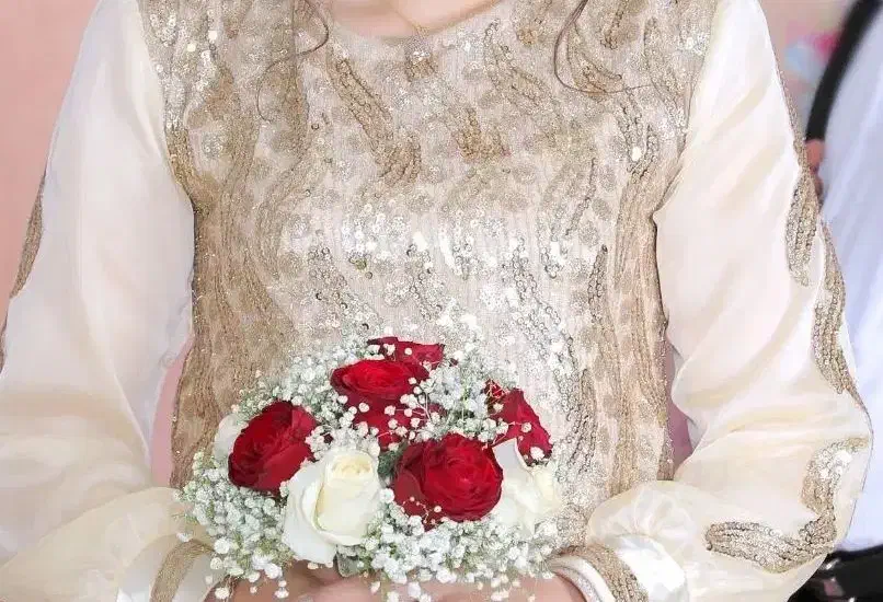 لباس عقد و عروسی|لباس|کاشان, شهرک خاتم الانبیا (مسکن ملی کاشان)|دیوار