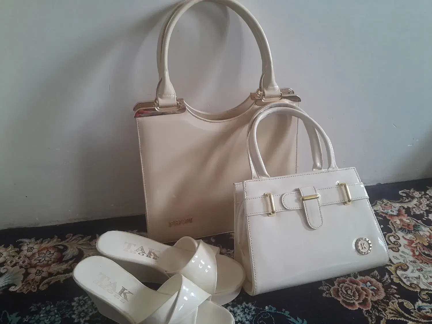 کیف و کفش|کیف، کفش، کمربند|دماوند, دماوند|دیوار