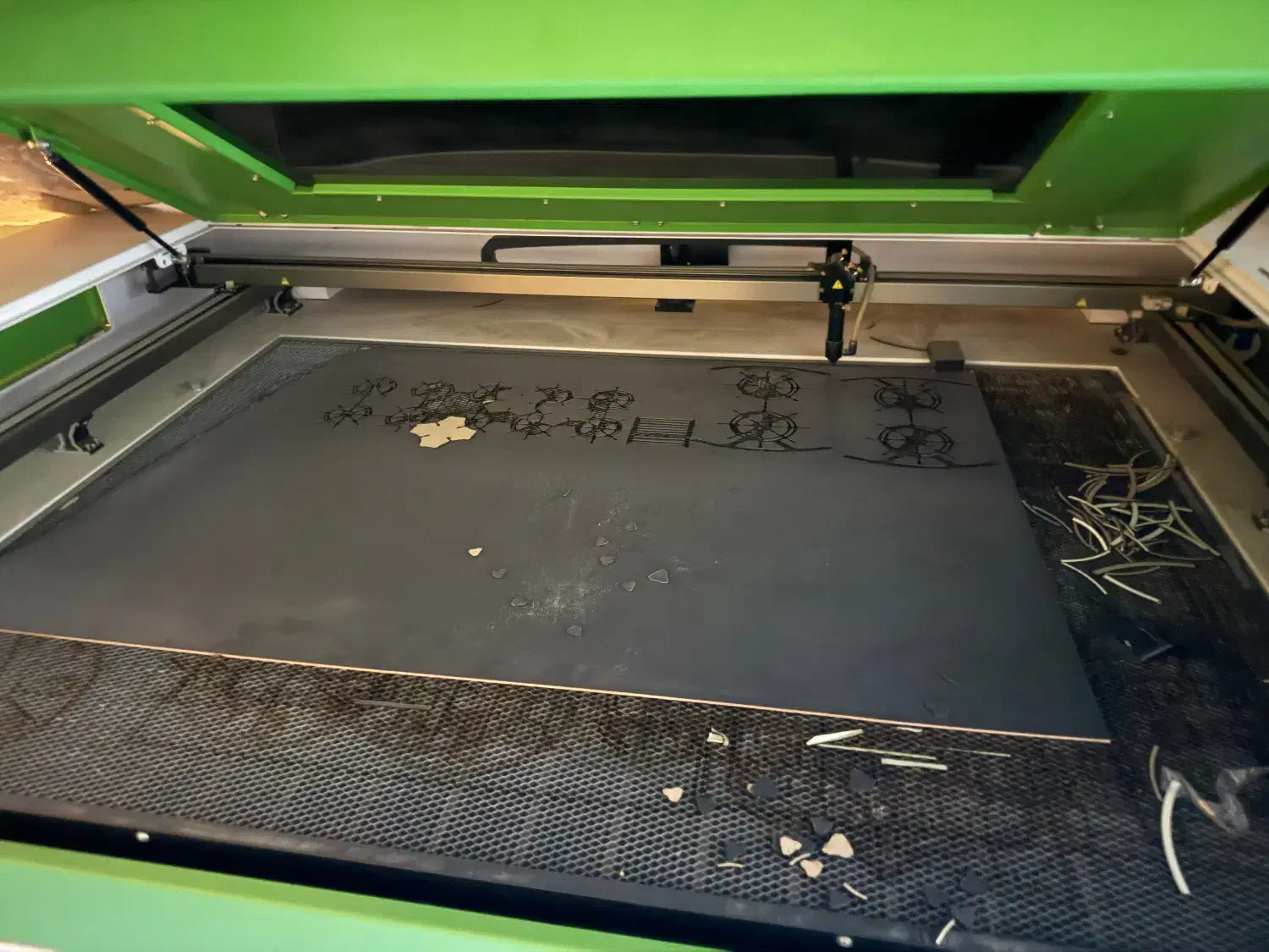 فروش فوری دستگاه لیزر غیر فلزات در حد نو|ماشین‌آلات صنعتی|شهریار, شهرک مصطفی خمینی|دیوار