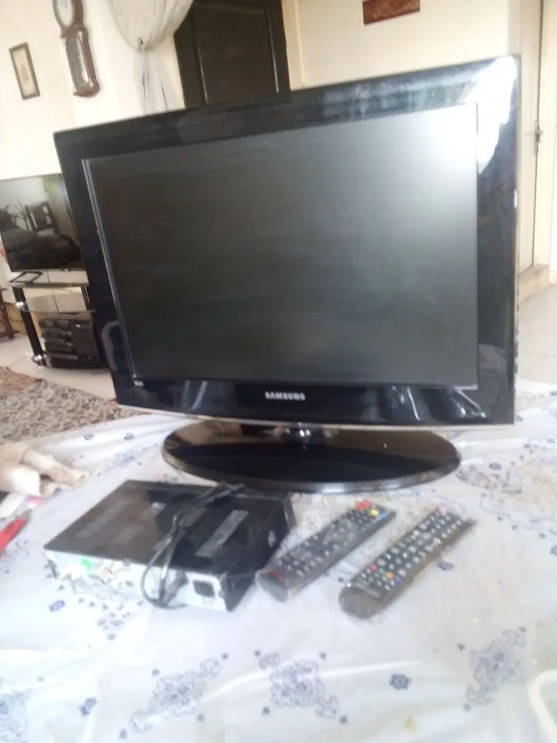 تلویزیون ۲۴ اینچ سامسونگ سالم  با دستگاه  دیجیتال|تلویزیون و پروژکتور|پرند, فاز ۱|دیوار