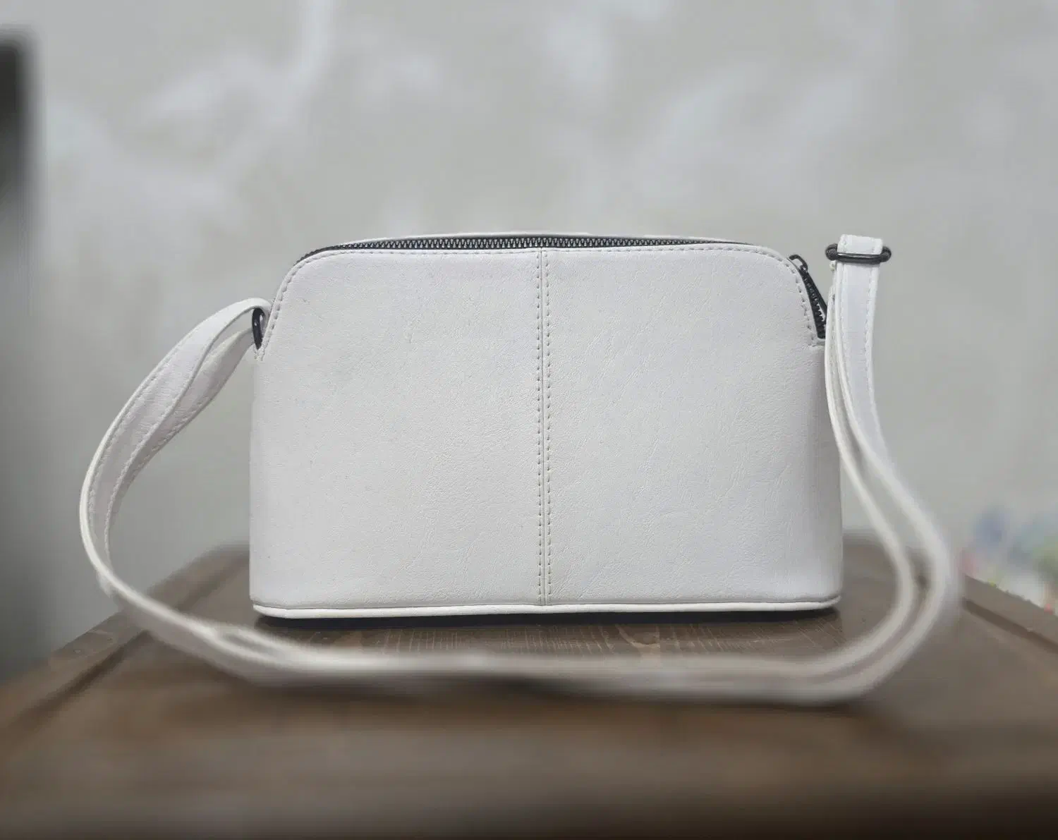 کیف|کیف، کفش، کمربند|رشت, منظریه|دیوار