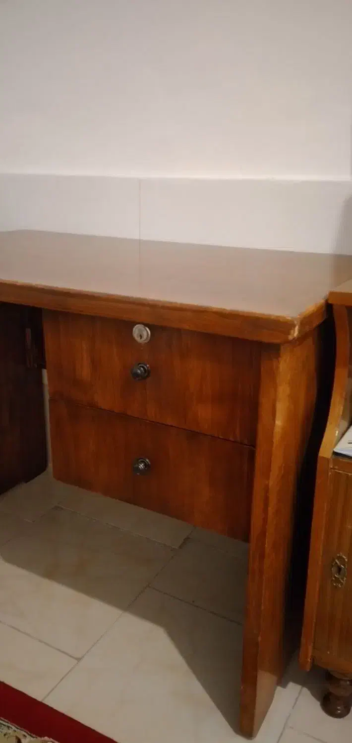 میز چوبی سالم و تمیز|میز تحریر و کامپیوتر|تهران, سلسبیل شمالی|دیوار