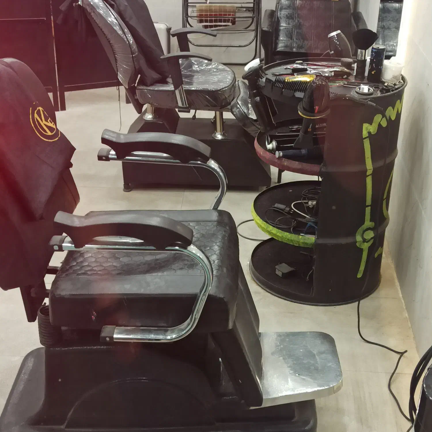 نیازمند همکار آرایشگر اقا نیمه ماهر|استخدام درمانی، زیبایی، بهداشتی|مشهد, عنصری|دیوار