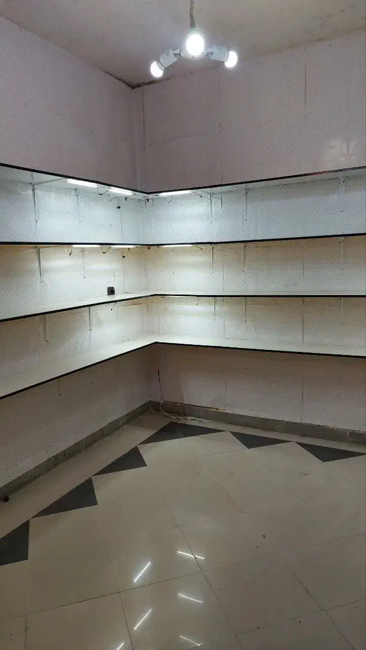 قفسه و دکوراسیون شیشه‌ای مغازه|فروشگاه و مغازه|نهاوند, |دیوار