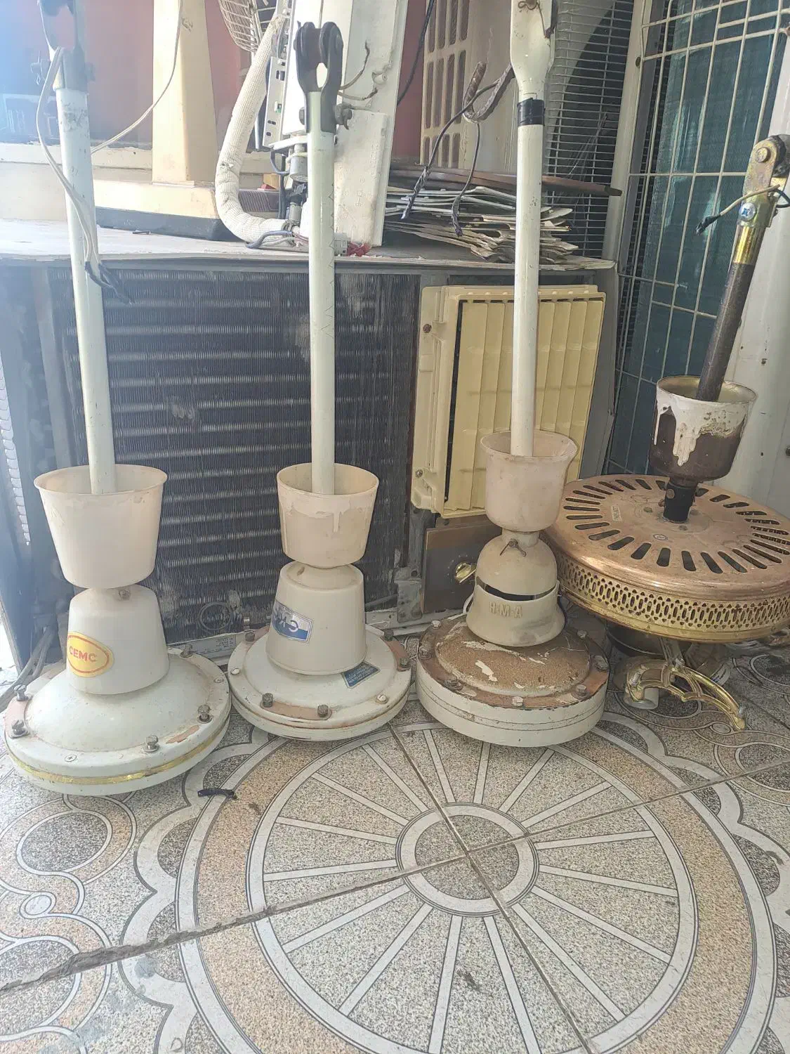 پنکه سقفی ودستی|پنکه و تصفیه‌کنندهٔ هوا|اهواز, سیصد دستگاه|دیوار