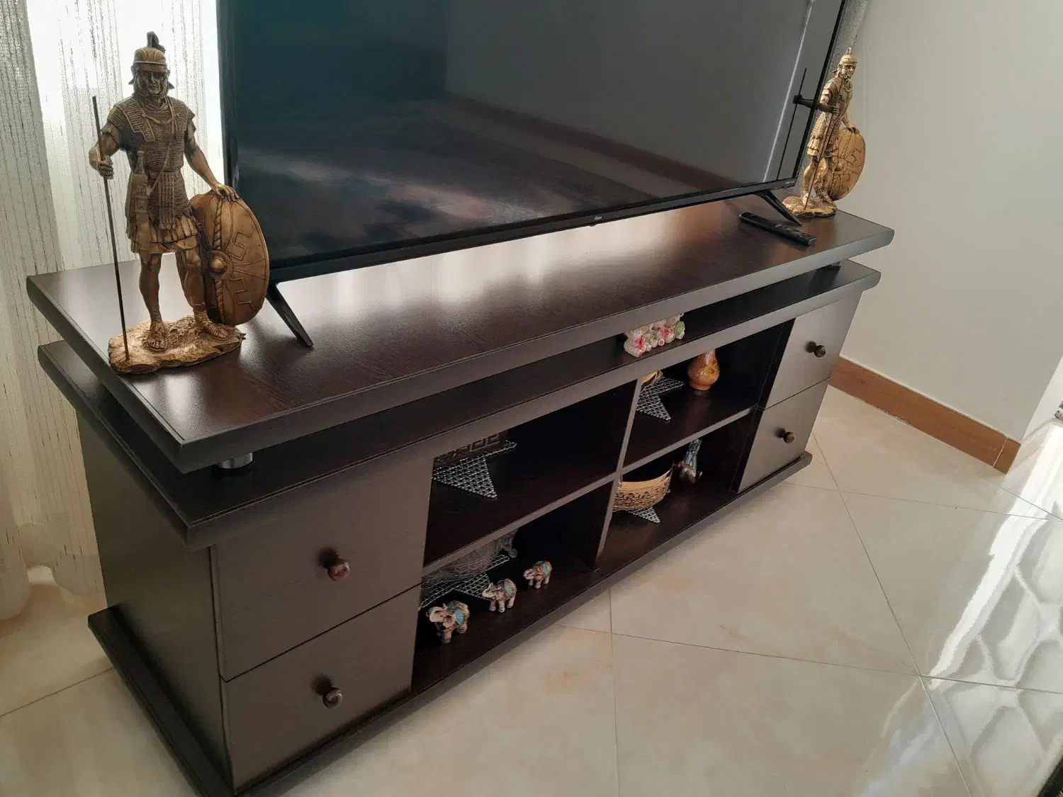 میز تلویزیون|میز تلویزیون|بشاریات, |دیوار