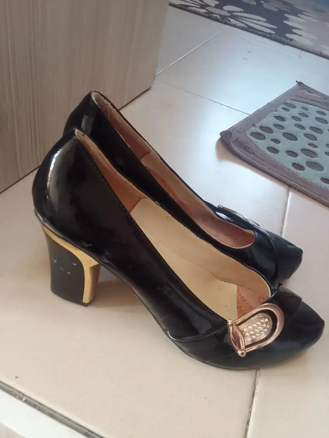 تعدادی کفش در حد نو|کیف، کفش، کمربند|محلات, |دیوار