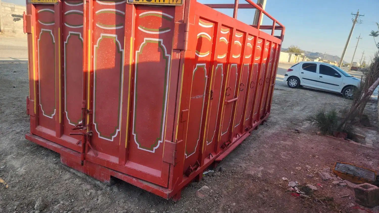 اتاق باری مخصوص گاوه کشی|خودرو سنگین|حنا, |دیوار