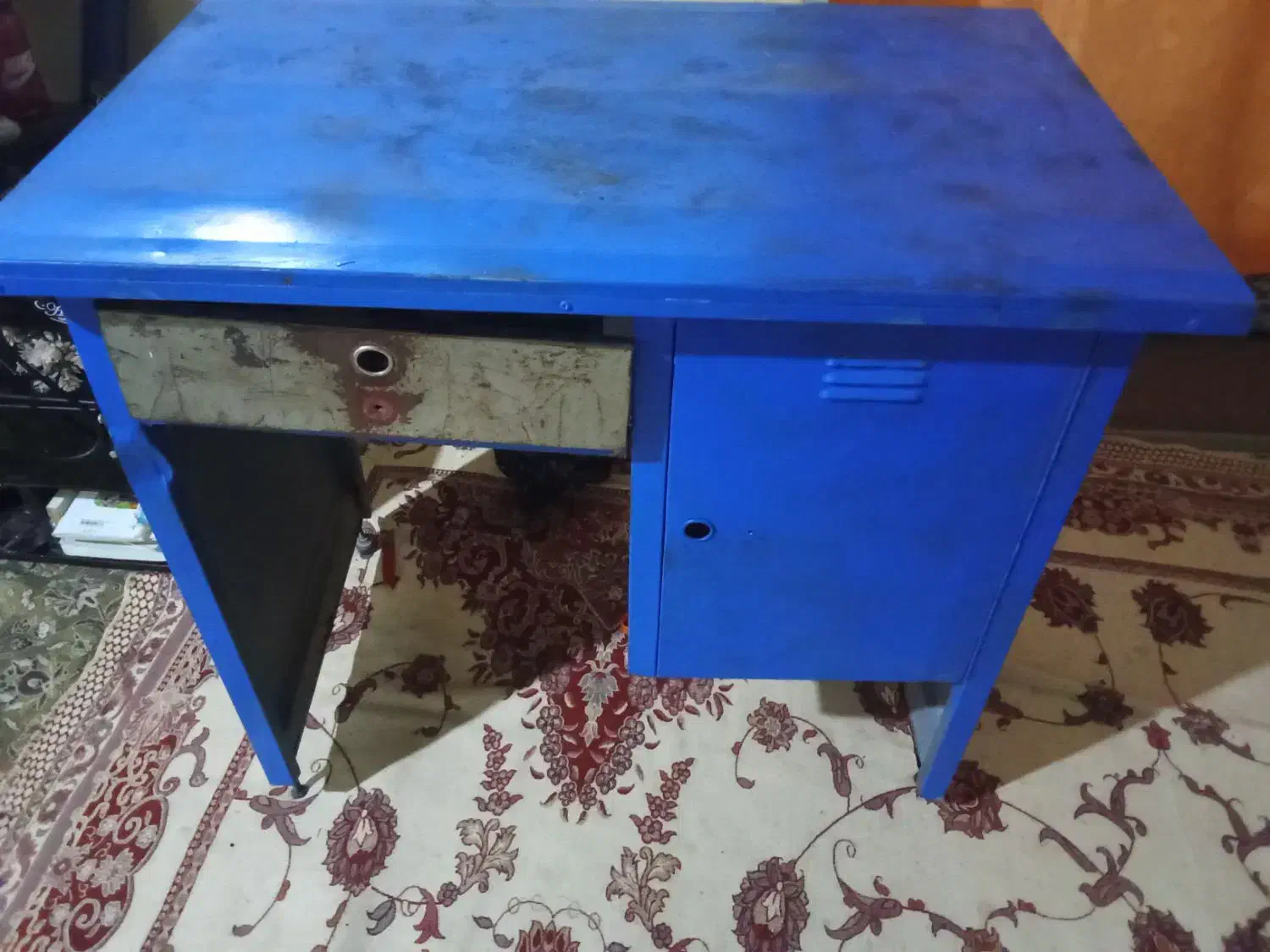 میز|میز تحریر و کامپیوتر|خانمیرزا, |دیوار