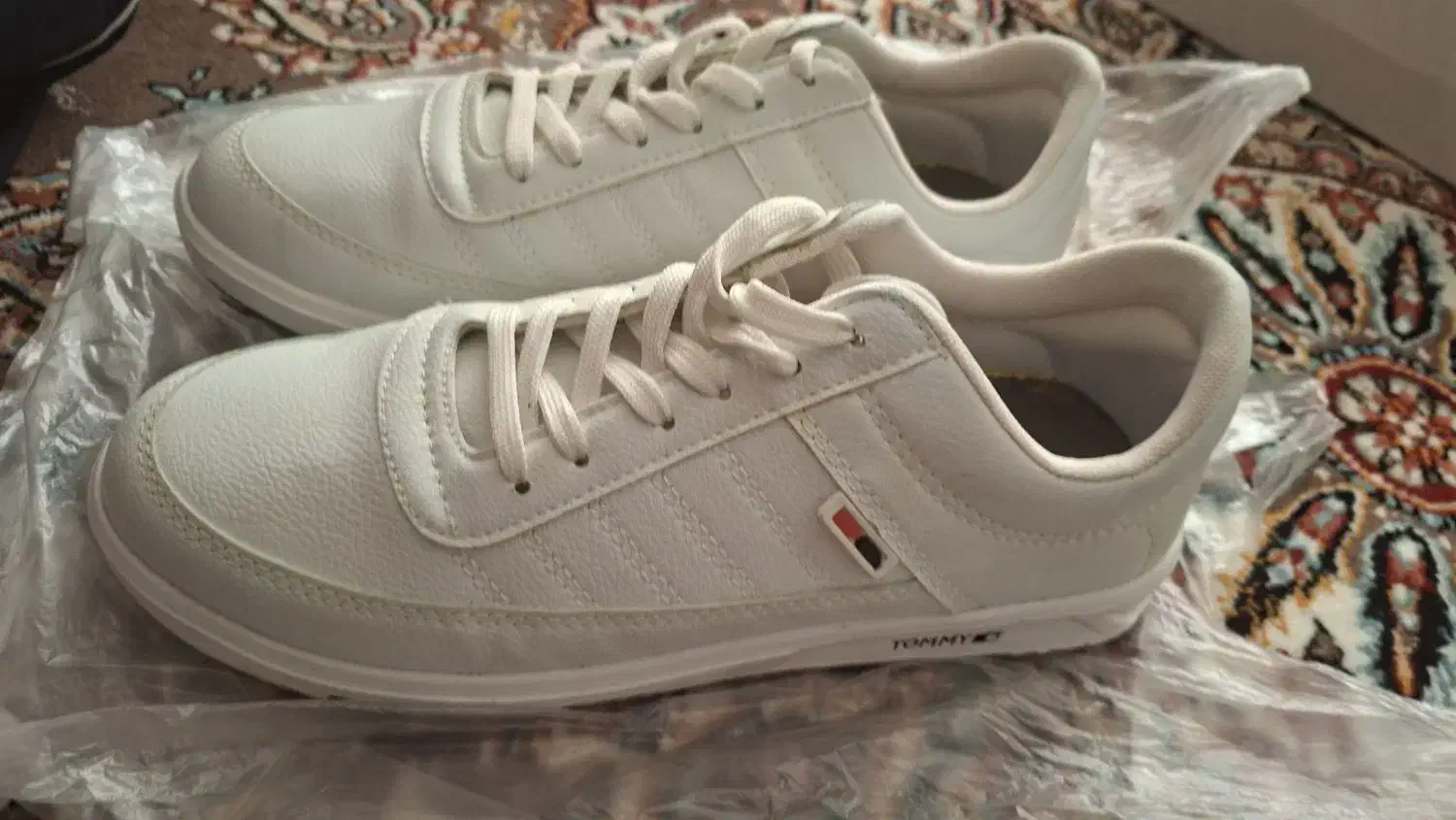 کفش تامی سفید سایز ۴۳|کیف، کفش، کمربند|شاهین‌شهر, شهرک گلدیس|دیوار