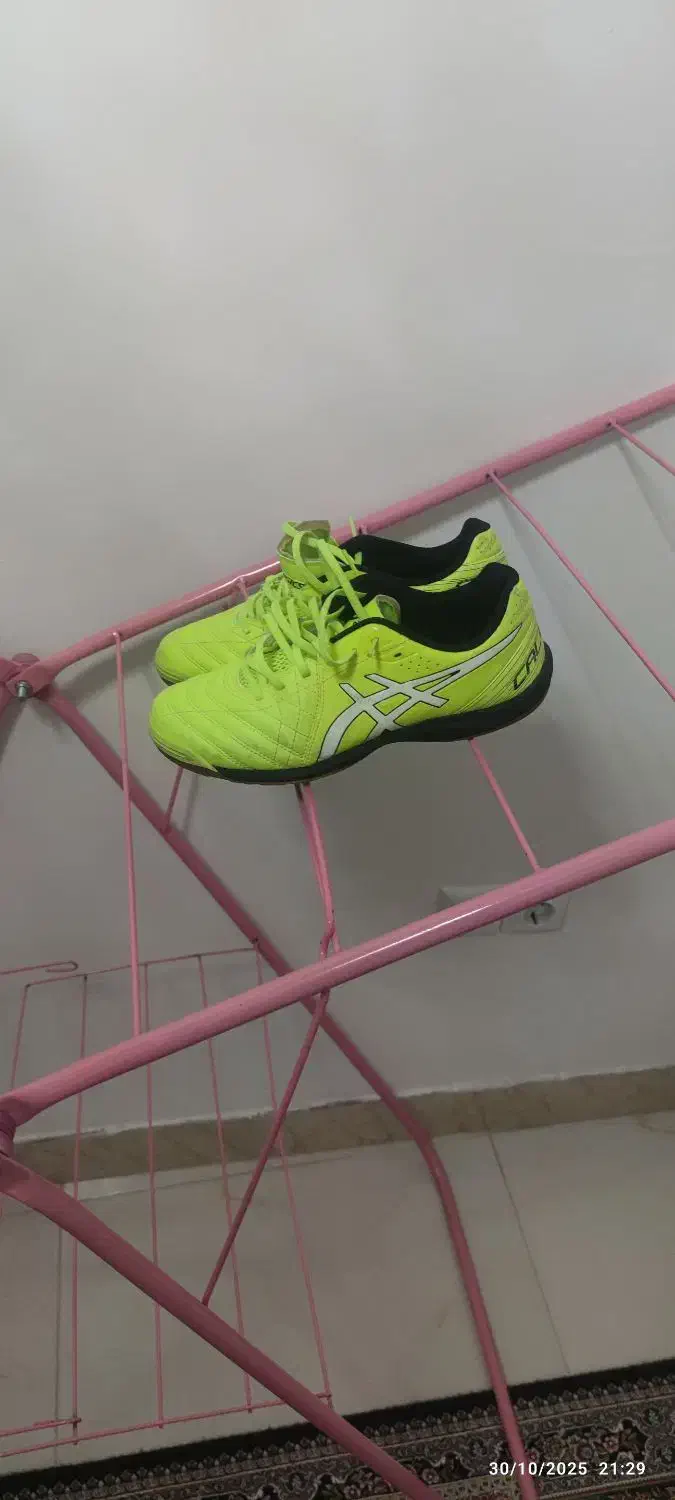 کتونی سالنی اورجینال سایز۴۰|کیف، کفش، کمربند|رشت, استقامت ۱|دیوار