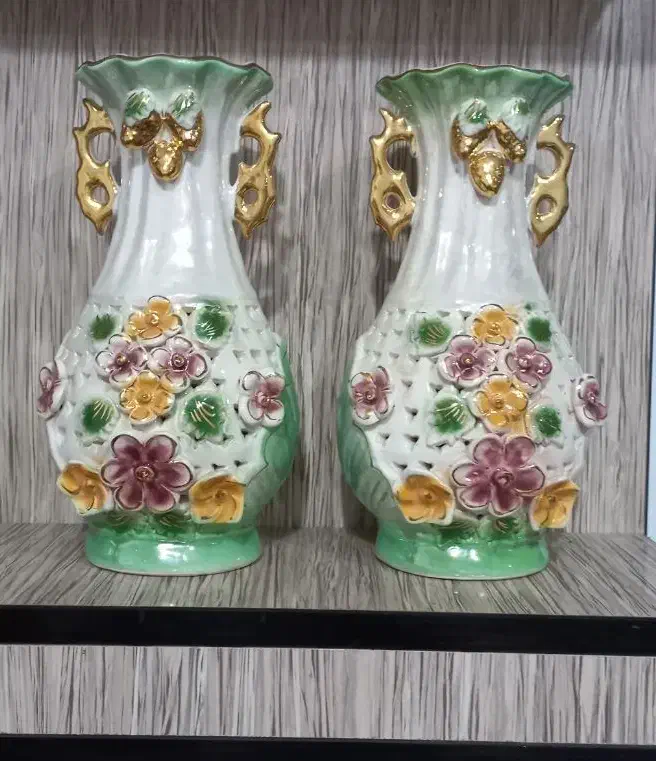 یک جفت گلدان خارجی قدیمی|گل مصنوعی|صدرا-فارس, فاز ۱|دیوار