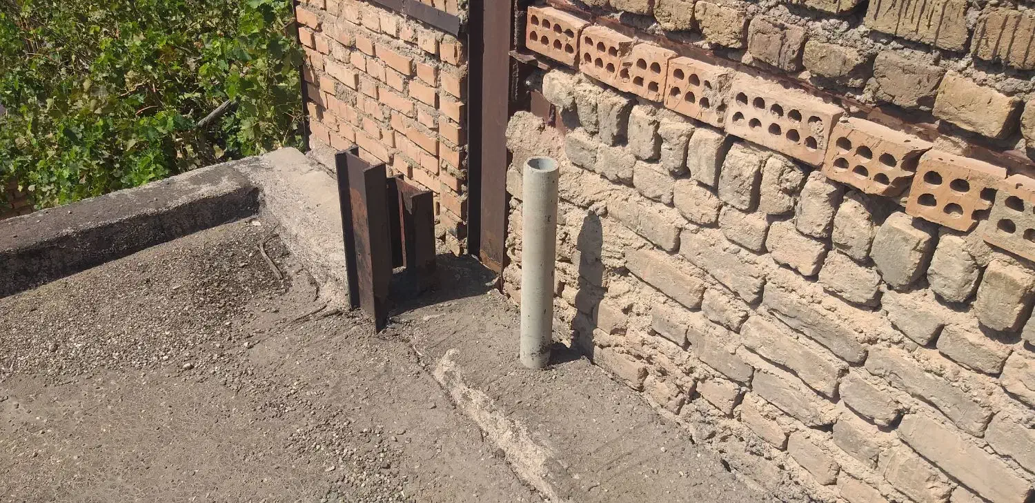 زمین ۲۴۶ متری با بنای نیمه‌کاره منجیل|فروش زمین و ملک کلنگی|منجیل, |دیوار