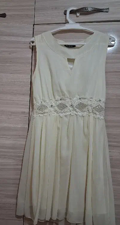 چنتا پیراهن رنگ کرم شیری.مشکی وقرمز دخترانه|لباس|اردبیل, |دیوار