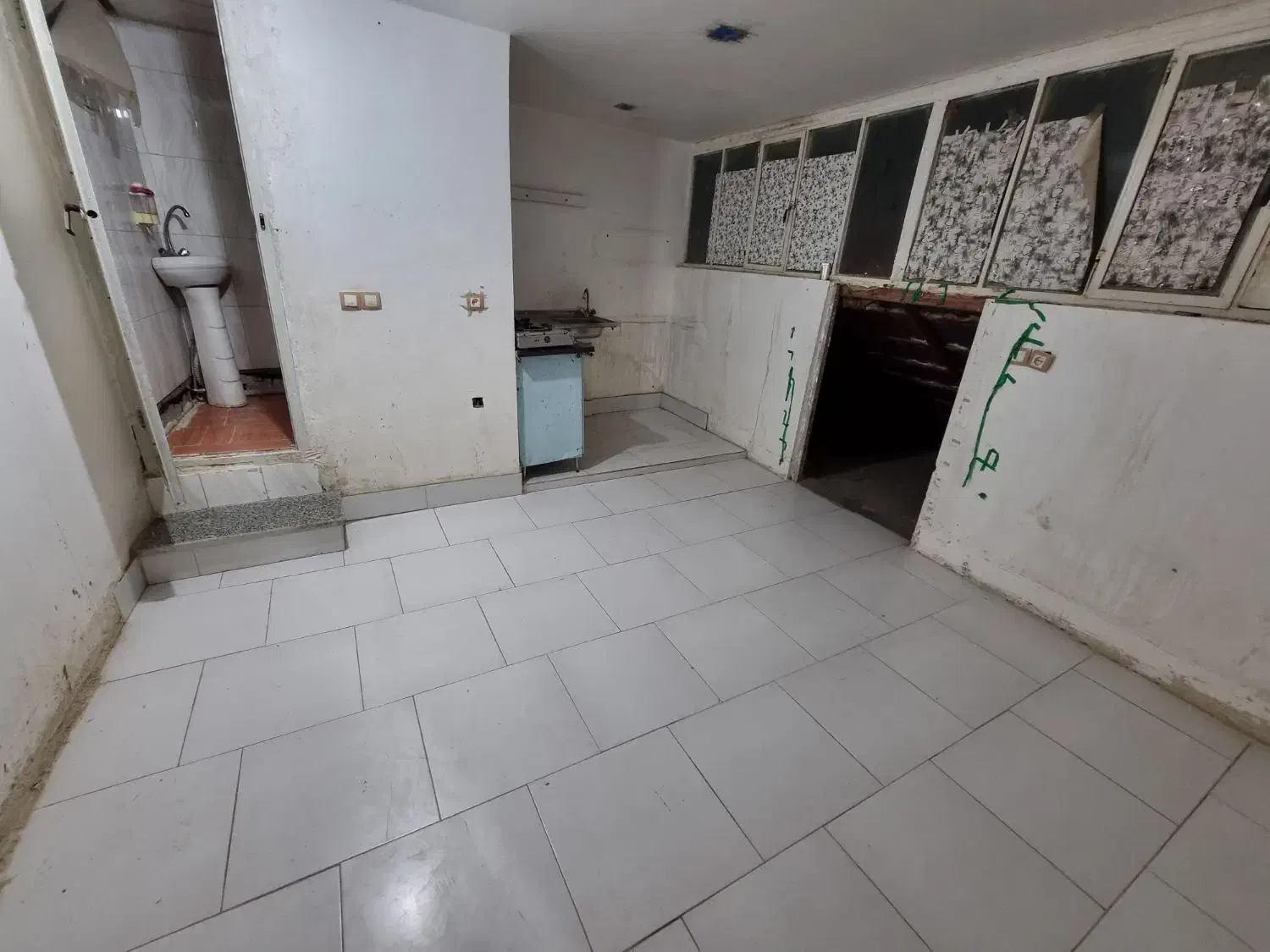 اجاره خانه آپارتمانی پشت کلانتری ۱۱|اجارهٔ آپارتمان|میناب, |دیوار