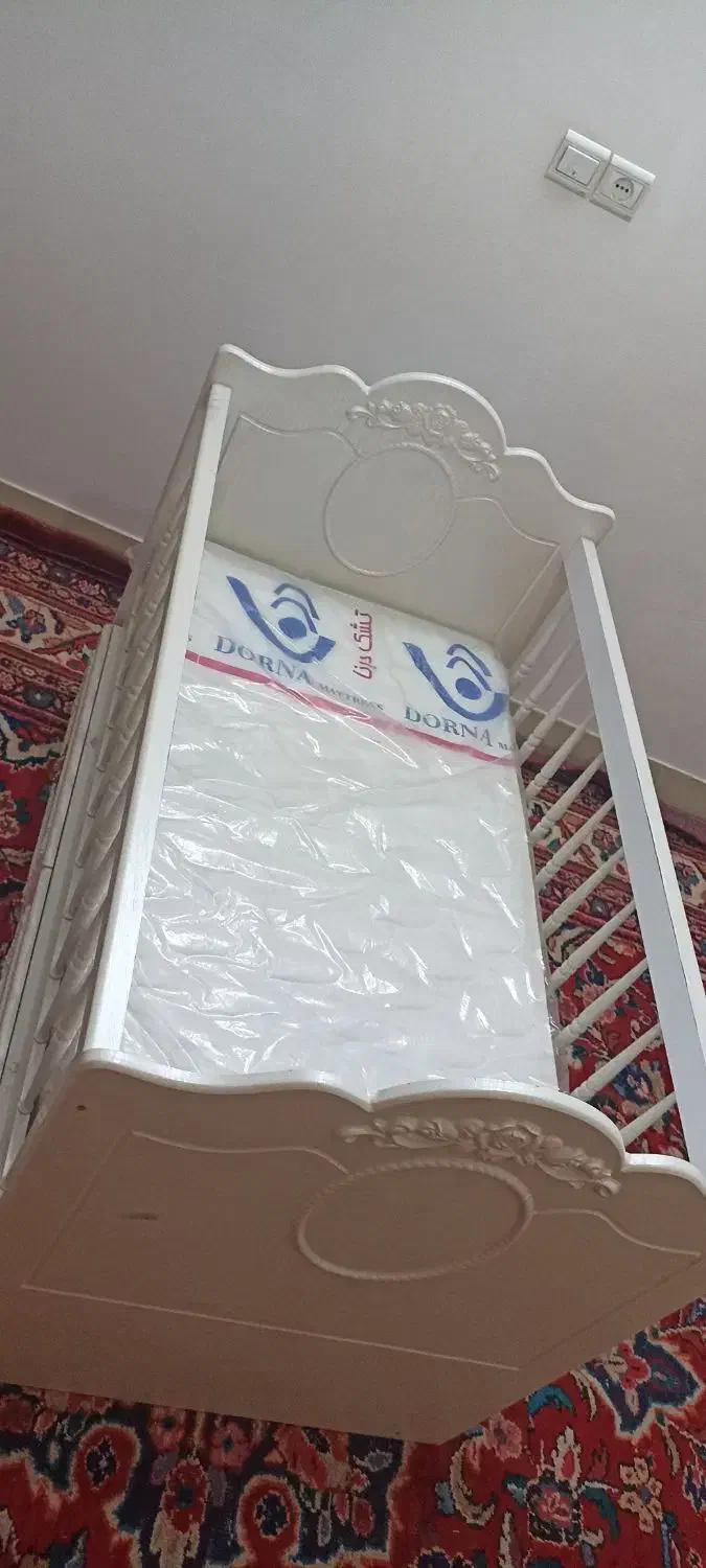 تخت نوزاد|تخت و صندلی بچه|قم, انسجام|دیوار
