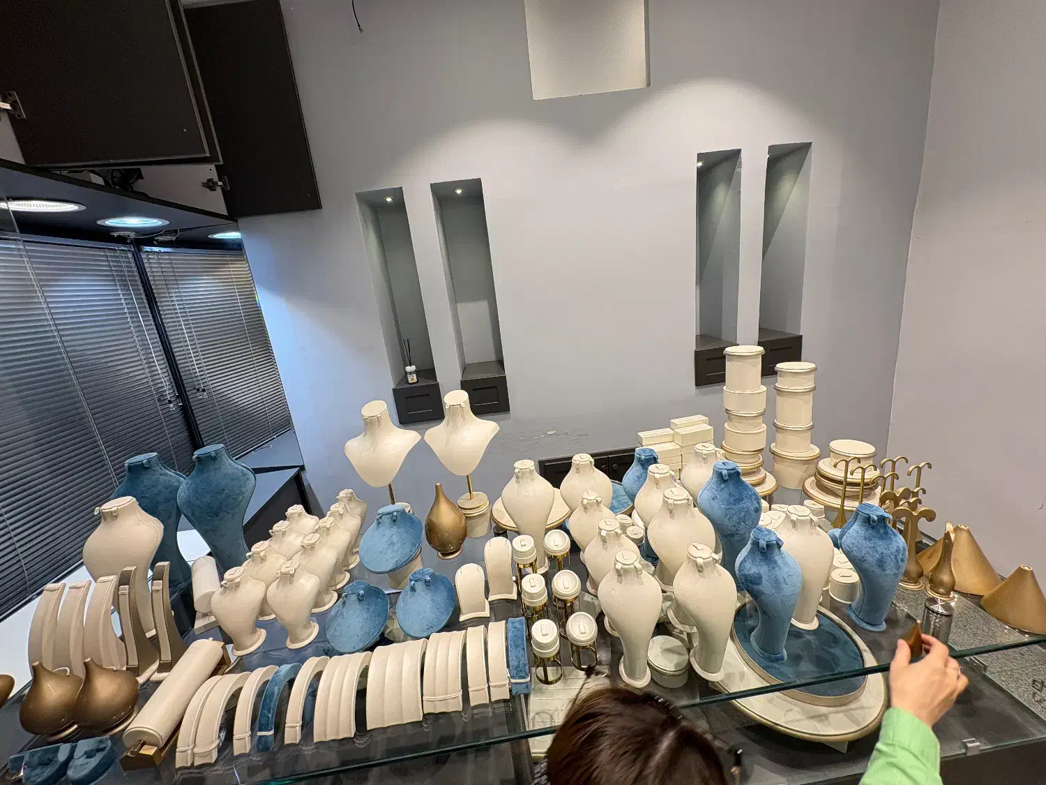 مانکن طلا وجواهرات|جواهرات|ساری, |دیوار