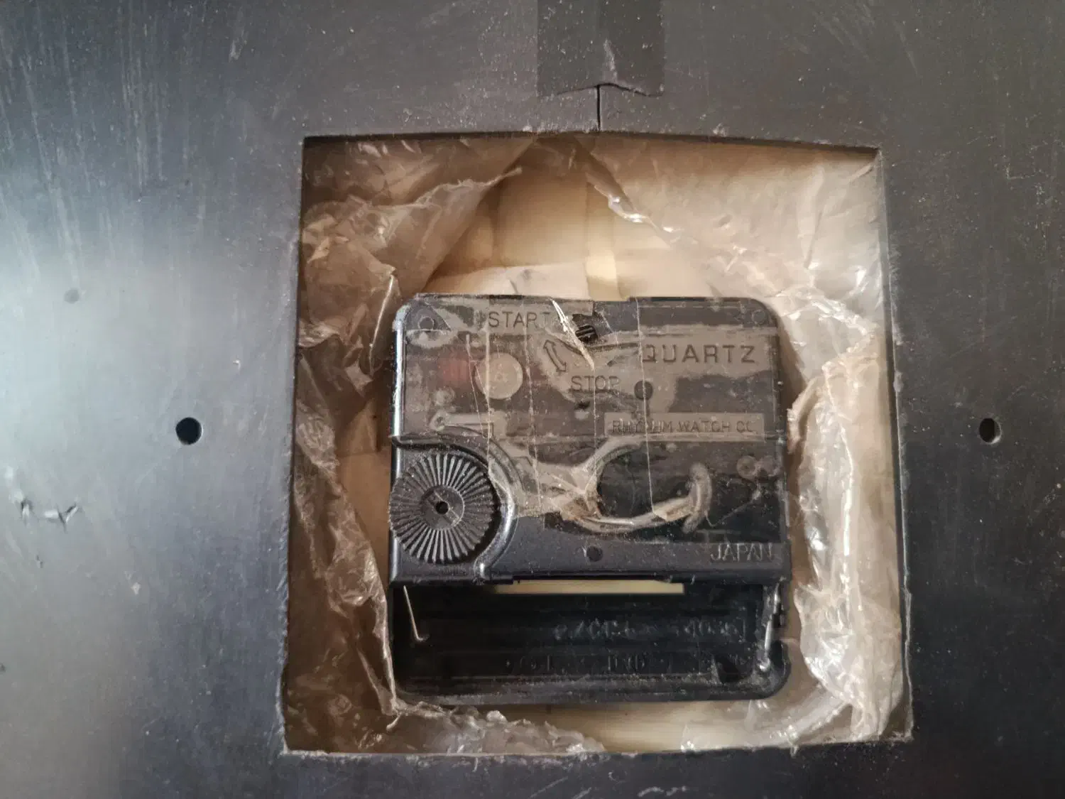 ساعت دیواری قدیمی موتور سالمه سالم|ساعت دیواری و تزئینی|باسمنج, |دیوار