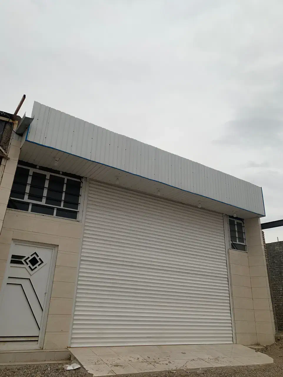 فروش مغازه ۱۵۰ متری خیابون معاینه فنی داخل کوچه|فروش مغازه و غرفه|بافق, |دیوار