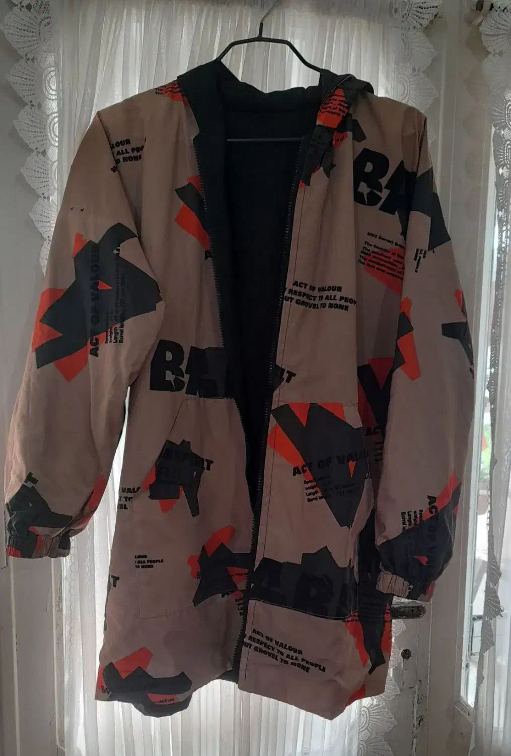 تعدادی لباس در حد نو توافقی|لباس|آستارا, |دیوار