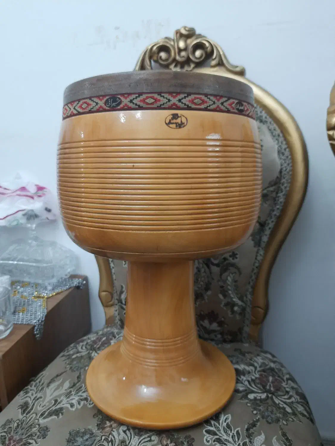 تمبک چوب گردو یه تیکه سنگین وزن دهانه بزرگ|سازهای سنتی|ملارد, |دیوار