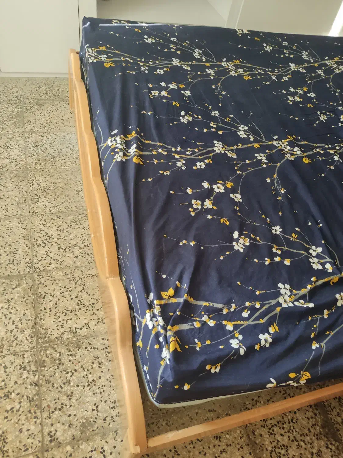 تخت خواب و تشک|تخت و سرویس خواب|فولادشهر, مسکن مهر فولادشهر|دیوار