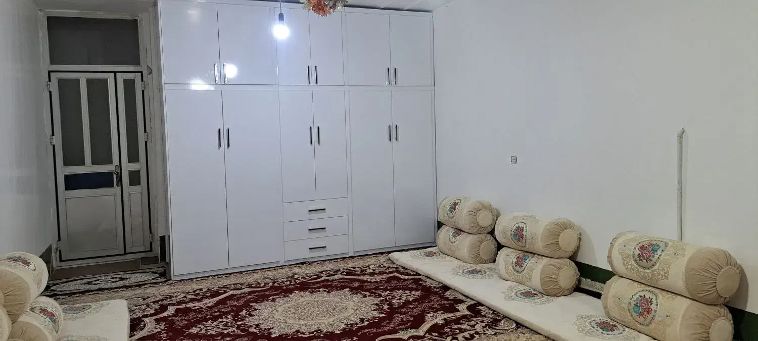 ۸عددبالشت۳عددکناره نو|رختخواب، بالش، پتو|لردگان, |دیوار