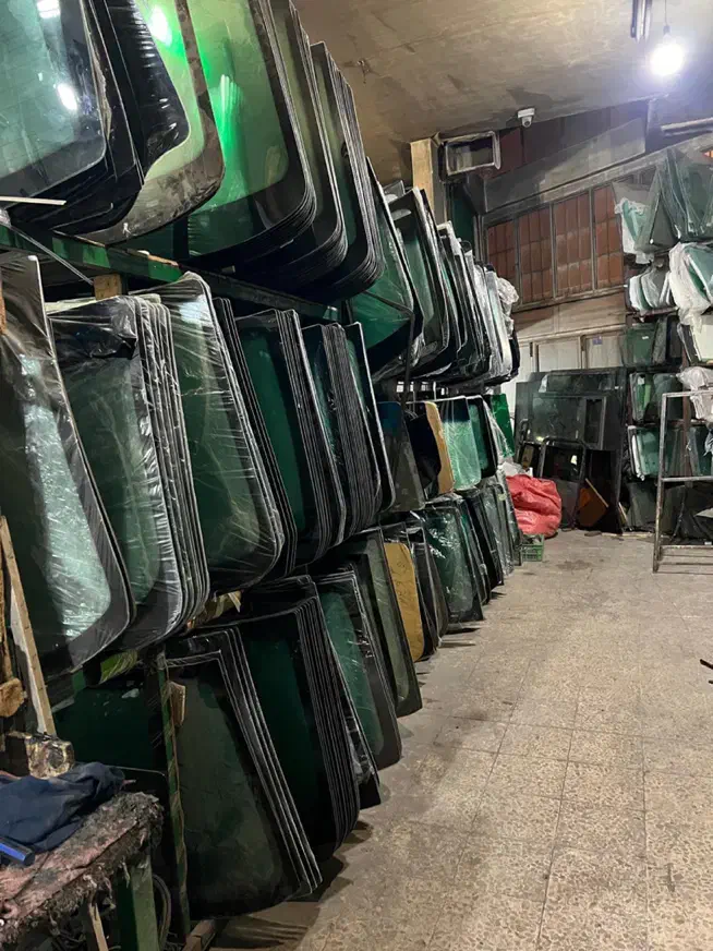 تعویض شیشه جلو و عقب اتومبیل شیشه اتومبیل سجادی|خدمات موتور و ماشین|قم, باسکول|دیوار