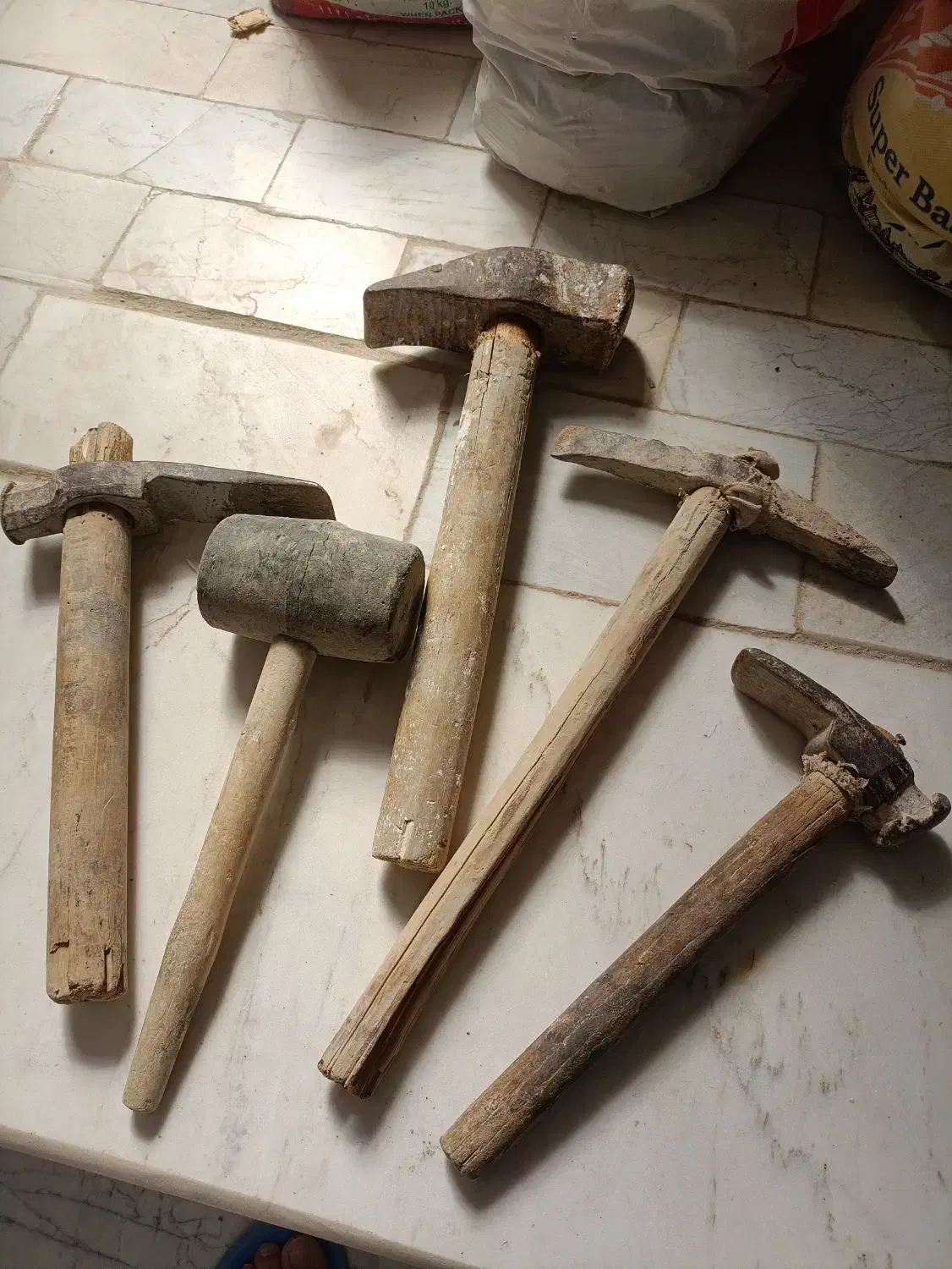 وسایل بنایی و سیمان پاش وتعدادی بلبرینگ|ابزارآلات|قم, نیروگاه|دیوار