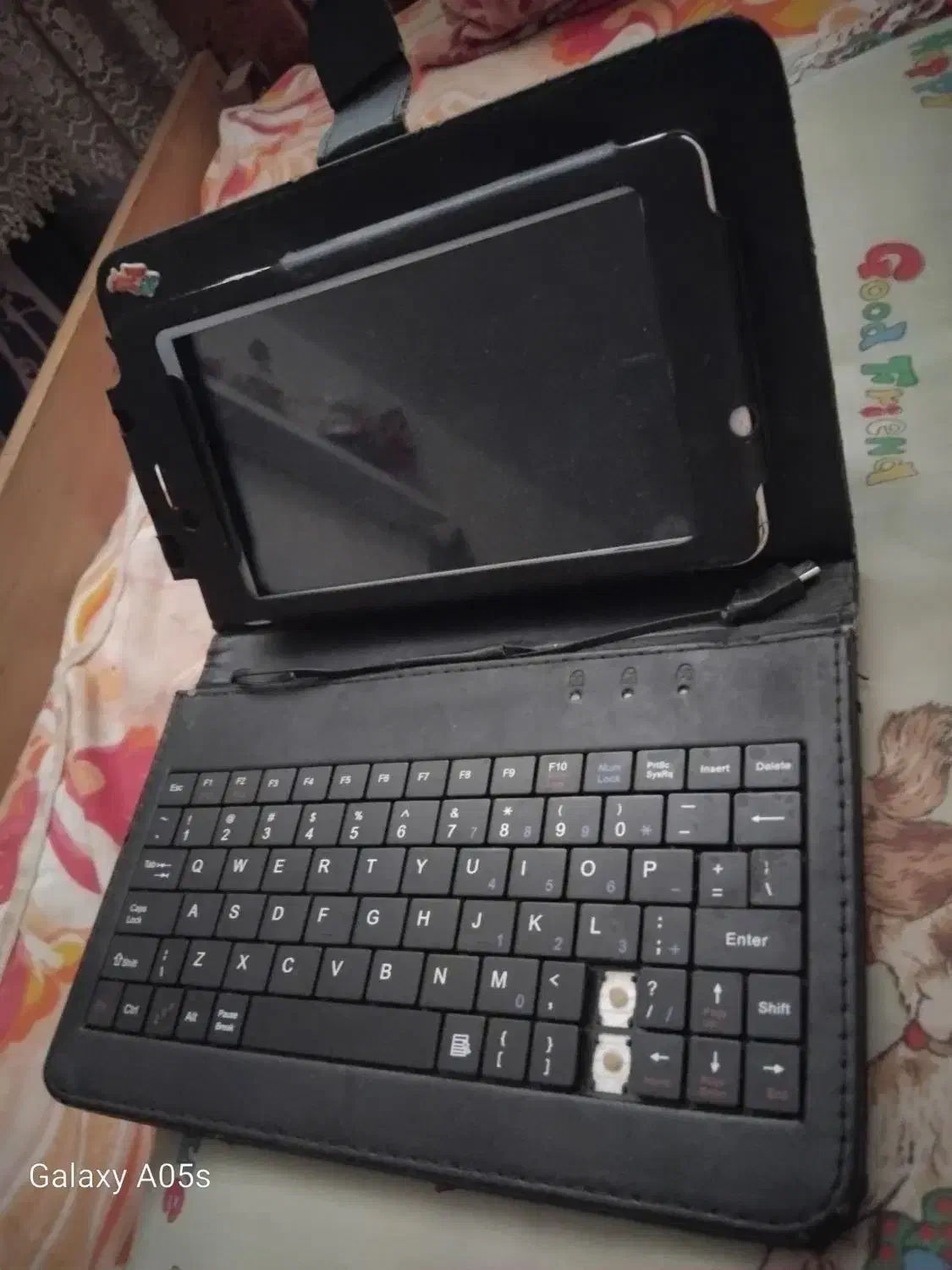 تبلت اوراقی|تبلت|سبزوار, قلعه‌نو دهزار|دیوار