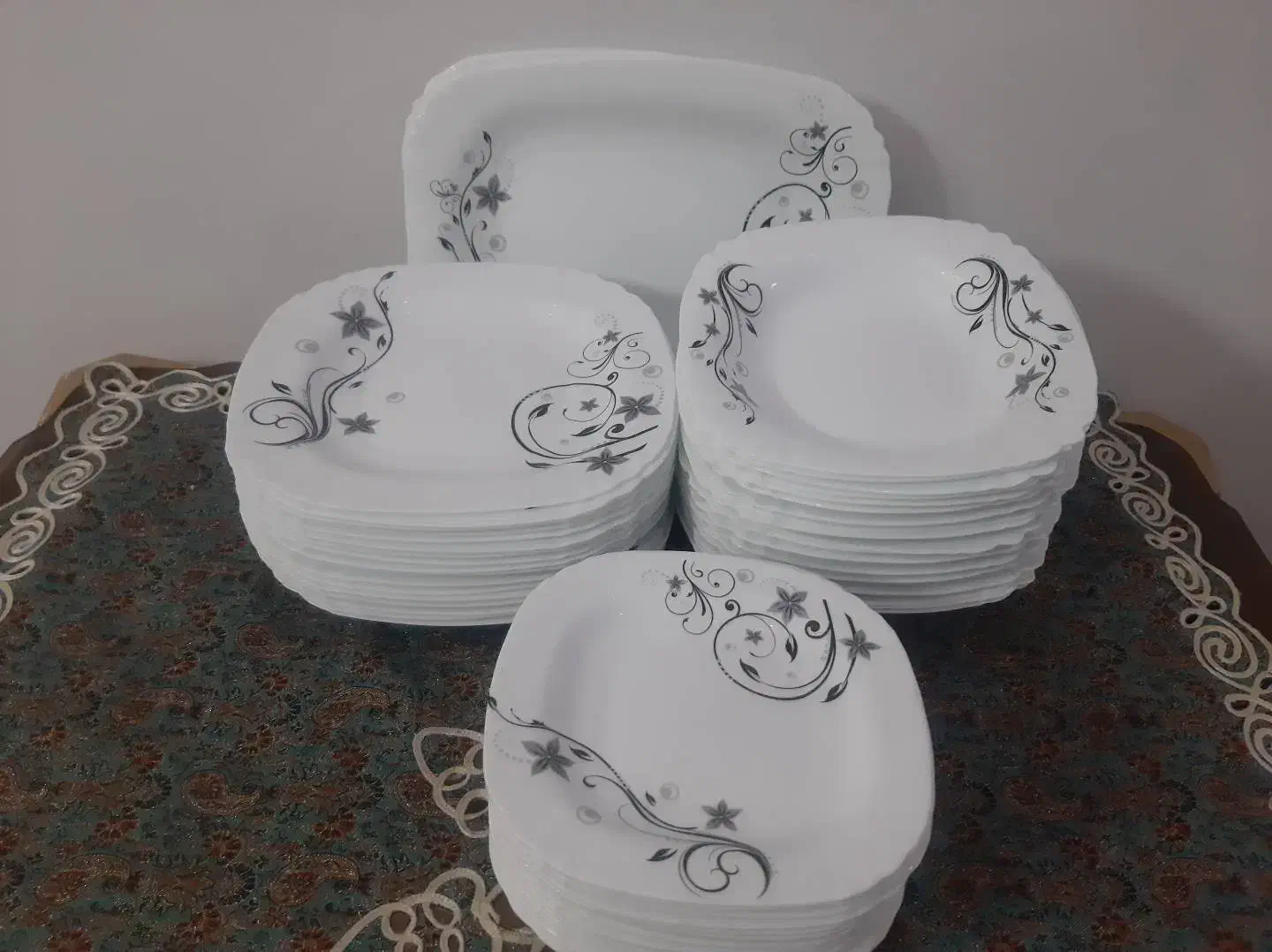 بشقاب آرکوپال ۱۲ نفره ورق بزنید|ظروف سرو و پذیرایی|اندیشه, اندیشه فاز ۱|دیوار