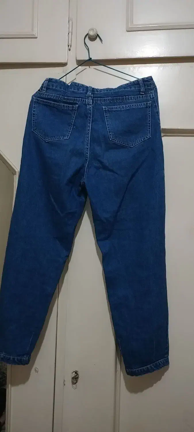 دو عدد شلوار لی زنانه|لباس|ری, شهادت|دیوار