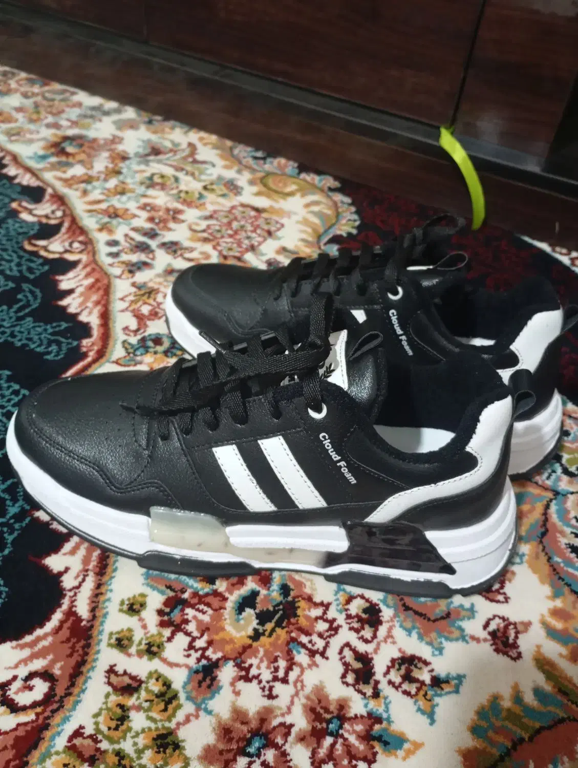 کفش|کیف، کفش، کمربند|نیشابور, گنبد سبز|دیوار