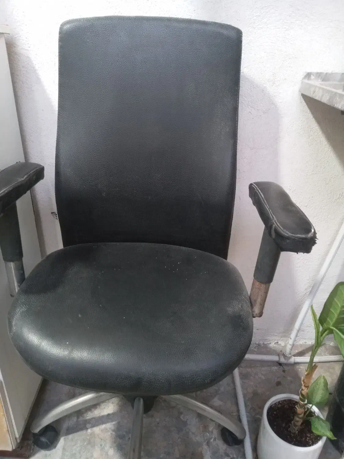 یک عدد صندلی راحتی اداری|صندلی و نیمکت|بندرعباس, |دیوار