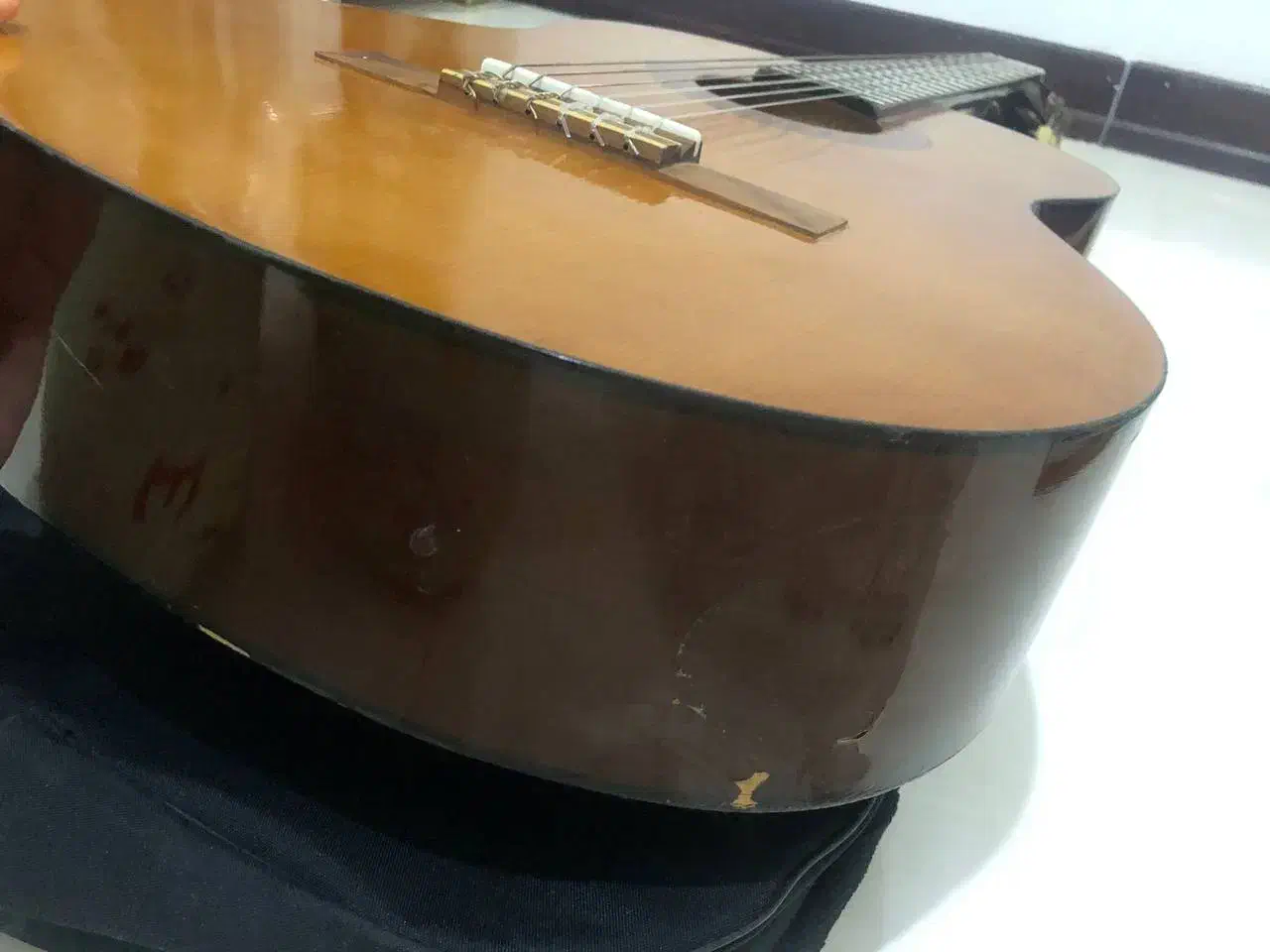 گیتار یاماها C-40|گیتار، بیس، امپلیفایر|پرند, فاز ۳|دیوار