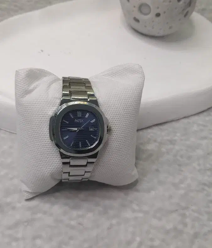 ساعت|ساعت|رشت, هلال احمر|دیوار