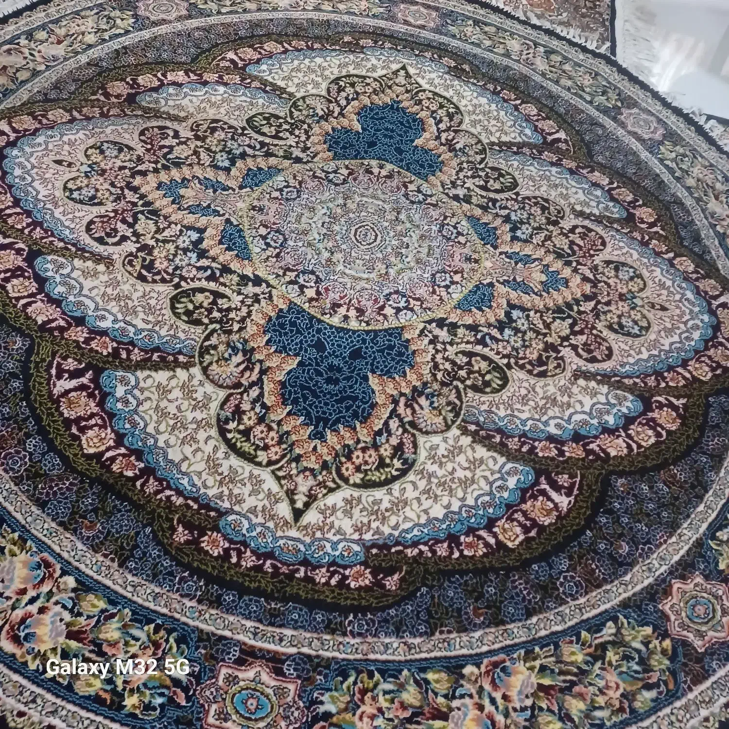 قالیچه گردسه متری باچندتاکناره طرح مختلف|فرش|کرج, گوهردشت|دیوار