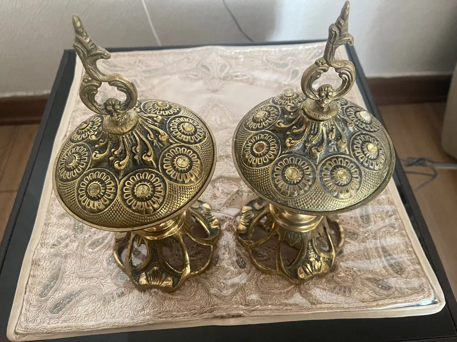 یک جفت شکلات خوری برنز|کلکسیون اشیاء عتیقه|اردبیل, |دیوار