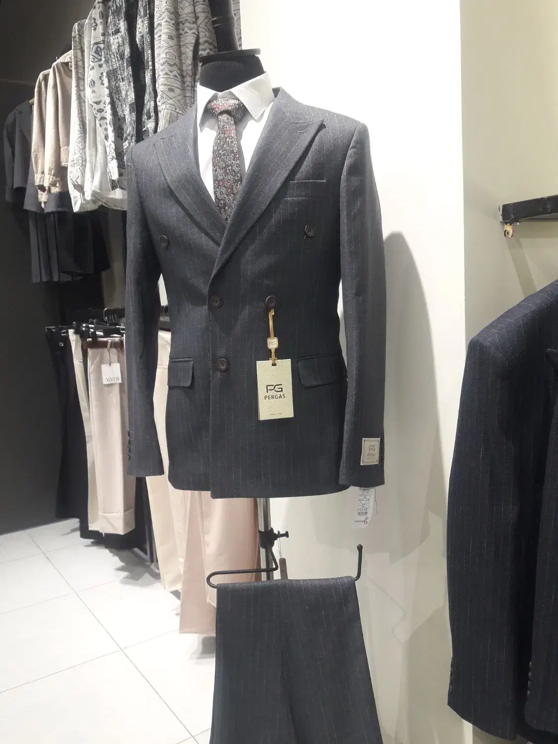 فروش کت وشلوار وکت تک مردانه|لباس|سنندج, |دیوار